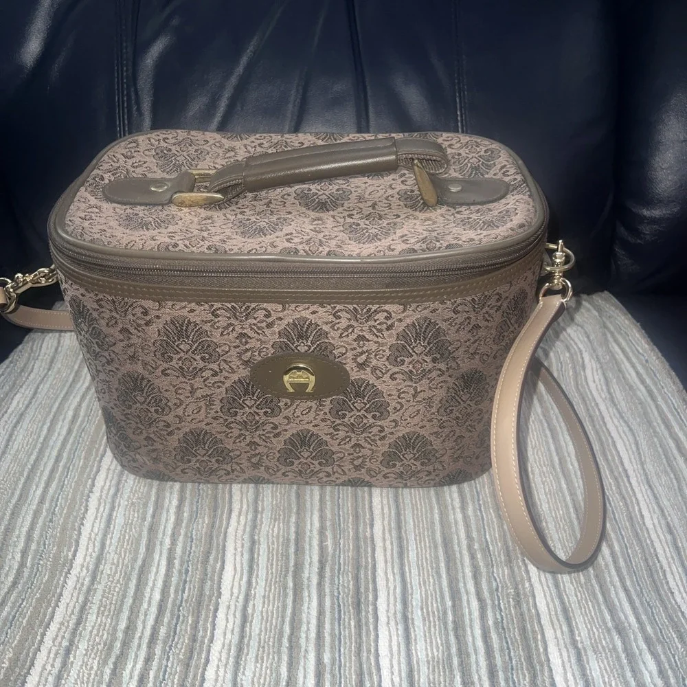 Vintage Etienne Aigner Floral Tapestry Cosmetic Travel Bag Train Carry On Case